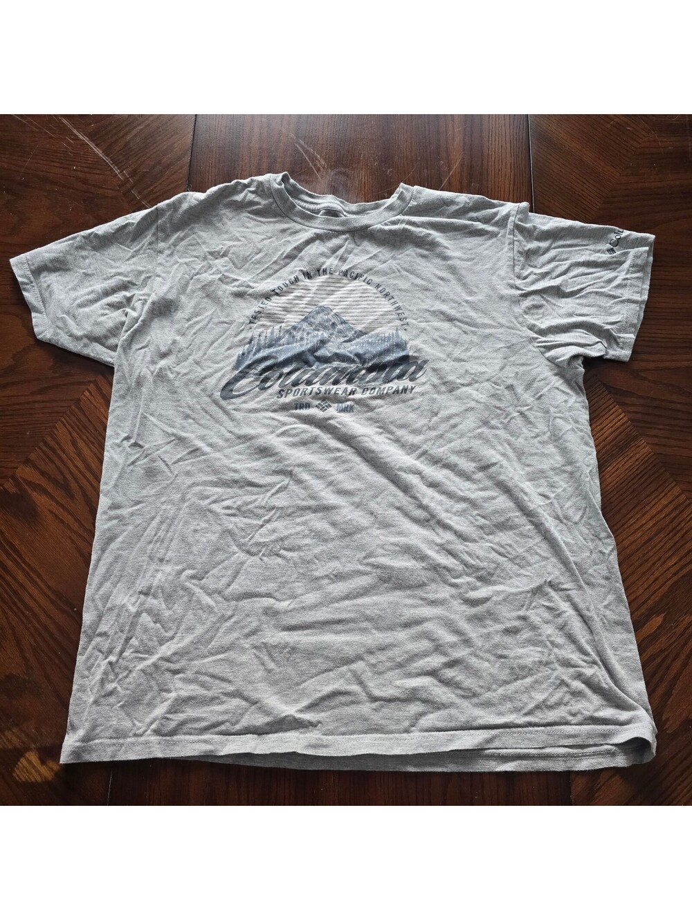 Columbia Sportswear Company gray graphic T shirt size XL mountain logo tee